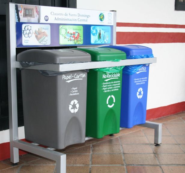 Contenedores de reciclaje ecológico